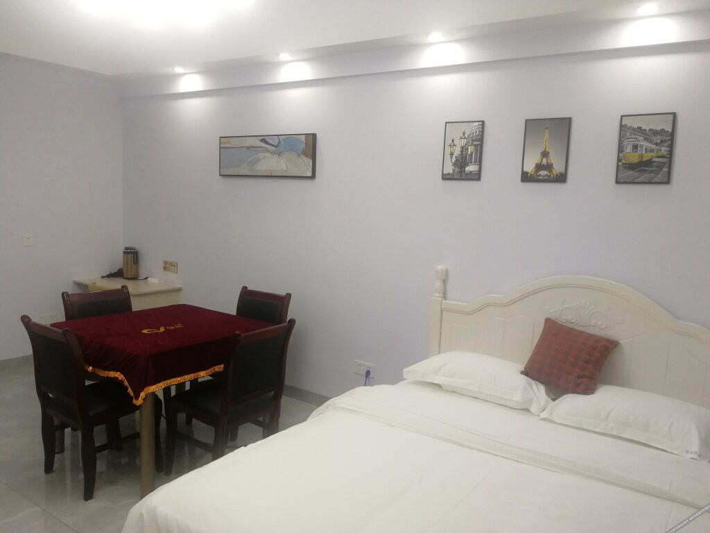 Чанша: Louis Hotel (Moon Island Shazhichuan Aolai)