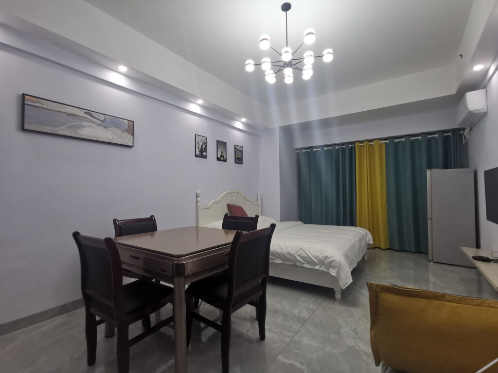 Чанша: Louis Hotel (Moon Island Shazhichuan Aolai)