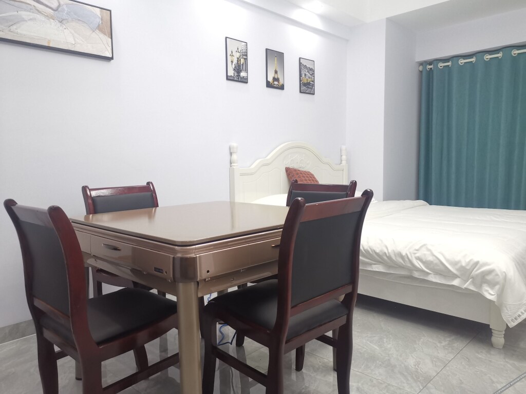 Чанша: Louis Hotel (Moon Island Shazhichuan Aolai)