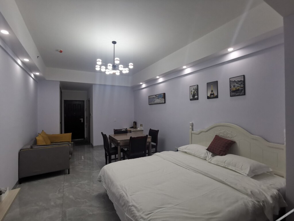 Чанша: Louis Hotel (Moon Island Shazhichuan Aolai)