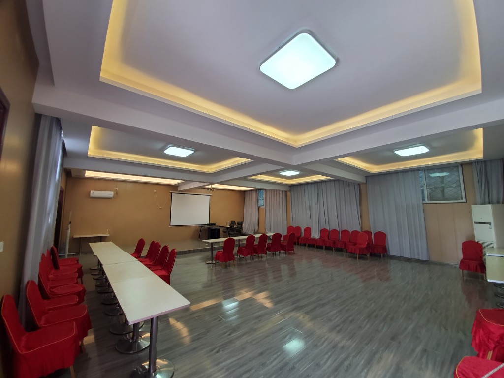 Цзинин: Borrman Hotel  (Yankuang Donghua Branch, West Outer Ring Road, Zoucheng)