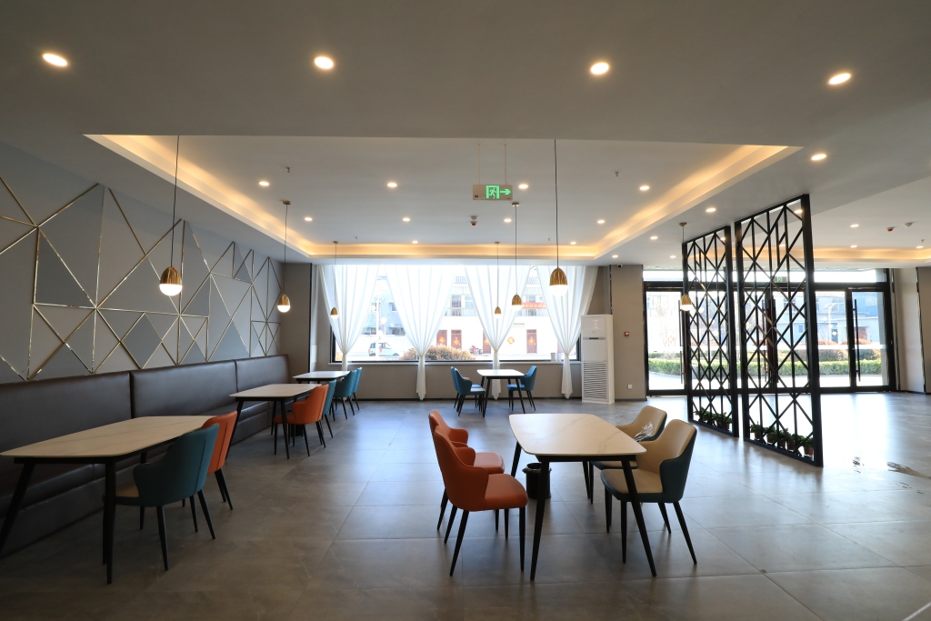 Цзинин: Borrman Hotel  (Yankuang Donghua Branch, West Outer Ring Road, Zoucheng)