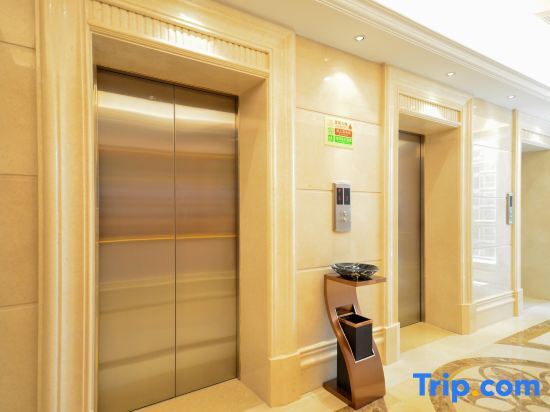 Синъи: Vienna Hotel (Xingyi Wanfenglin)
