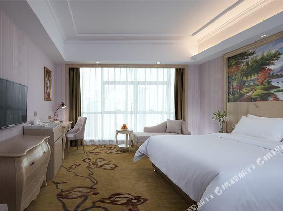 Синъи: Vienna Hotel (Xingyi Wanfenglin)