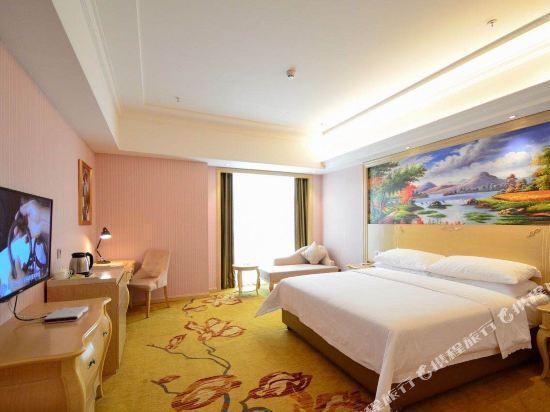 Синъи: Vienna Hotel (Xingyi Wanfenglin)