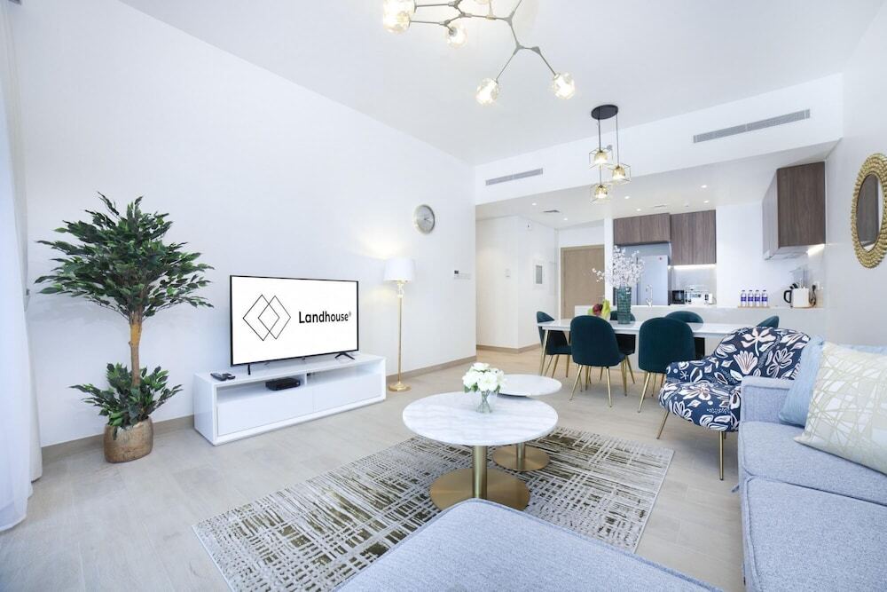 Дубай: Signature 2BR in Port de La Mer