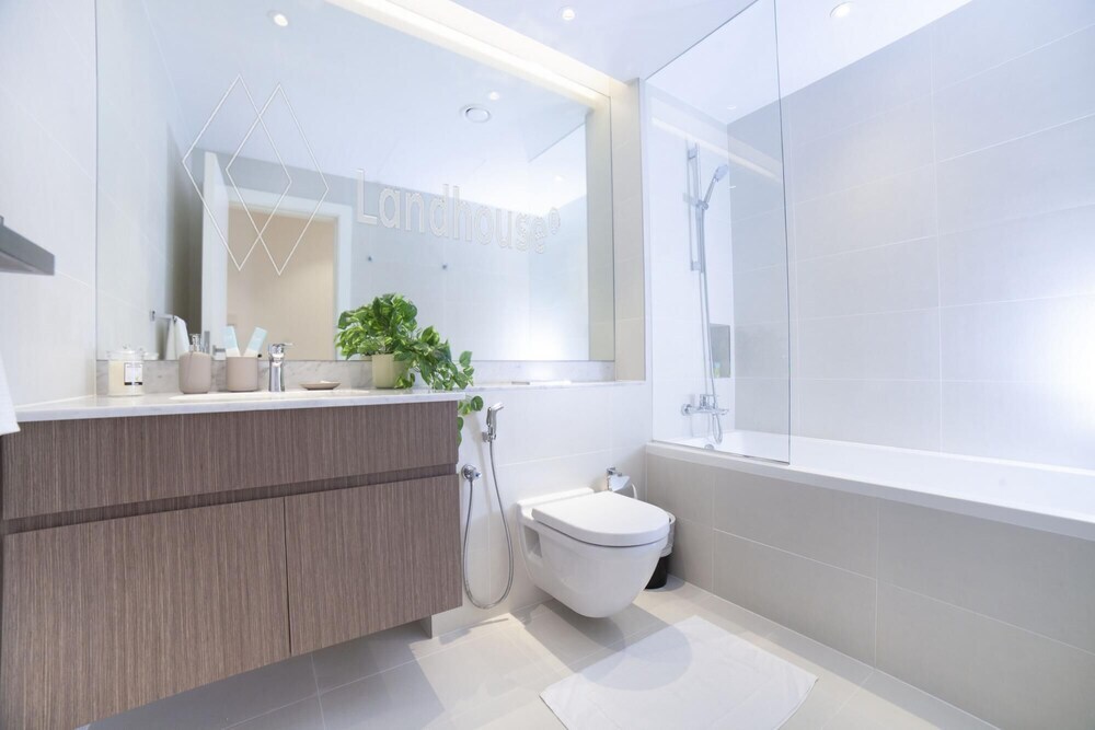 Дубай: Signature 2BR in Port de La Mer