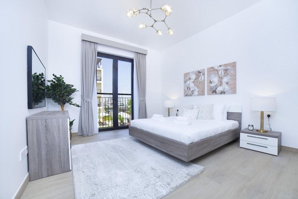 Дубай: Signature 2BR in Port de La Mer