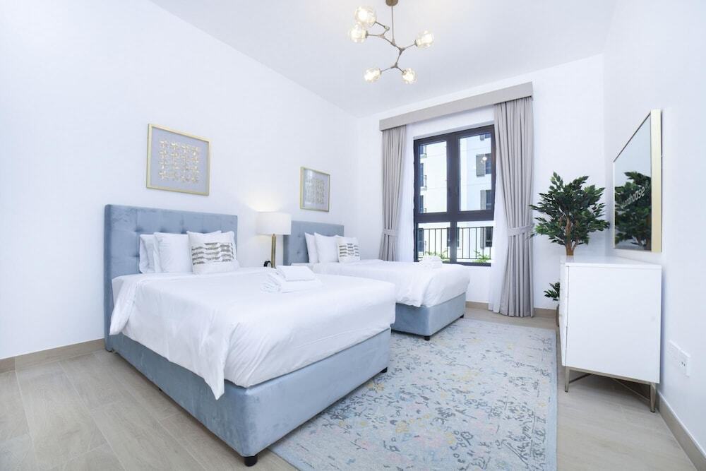 Дубай: Signature 2BR in Port de La Mer