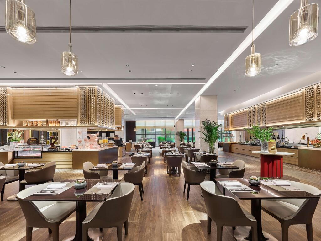 Цзясинь: Hilton Jiaxing