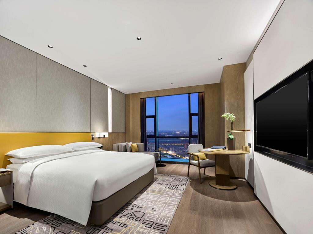 Цзясинь: Hilton Jiaxing
