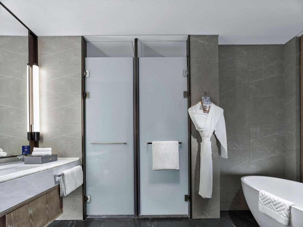Цзясинь: Hilton Jiaxing