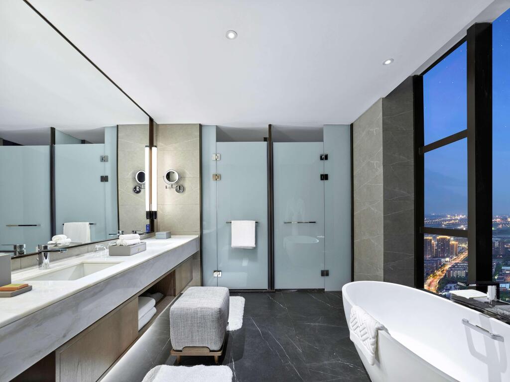 Цзясинь: Hilton Jiaxing