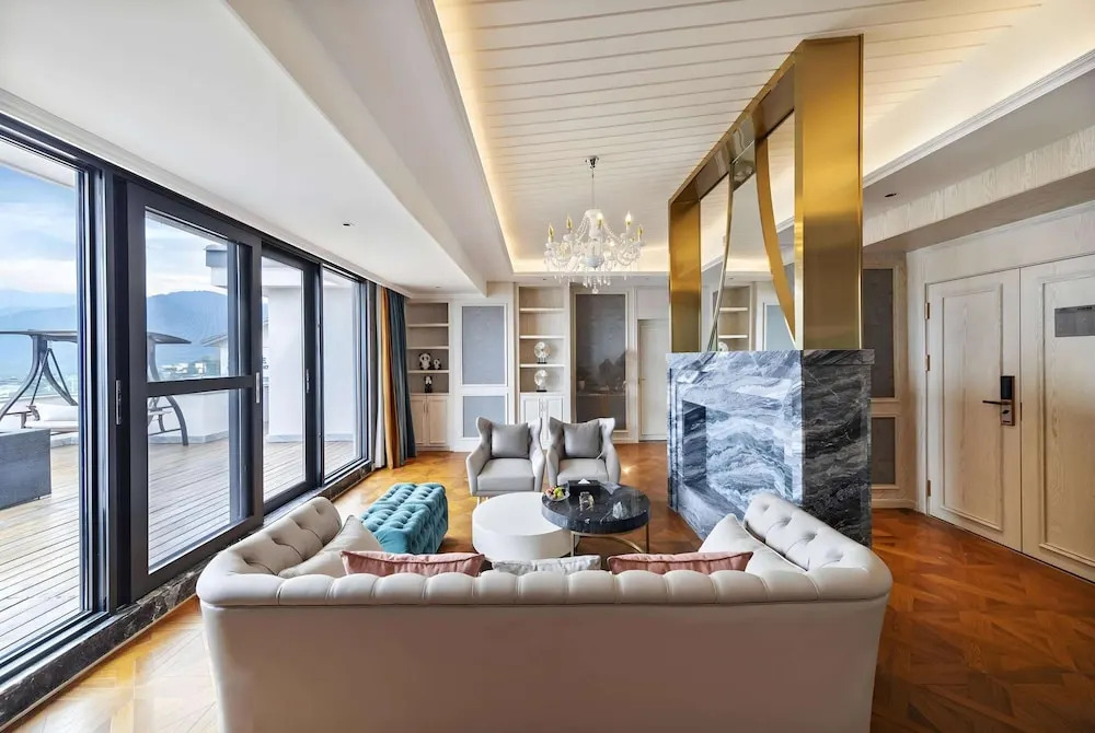 Сичан: Howard Johnson by Wyndham Lake Serenity Hot Springs Xichang