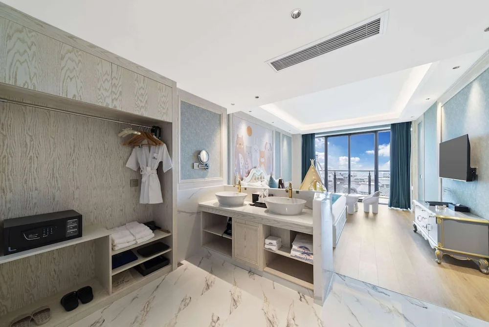 Сичан: Howard Johnson by Wyndham Lake Serenity Hot Springs Xichang