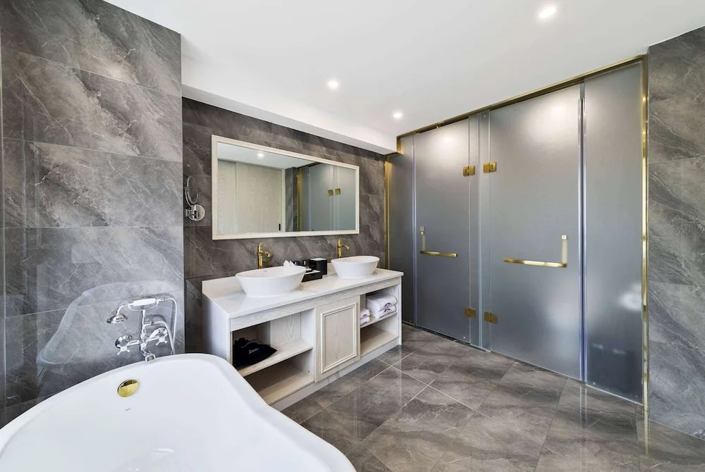 Сичан: Howard Johnson by Wyndham Lake Serenity Hot Springs Xichang
