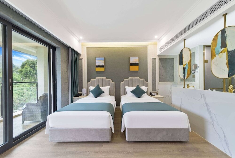 Сичан: Howard Johnson by Wyndham Lake Serenity Hot Springs Xichang