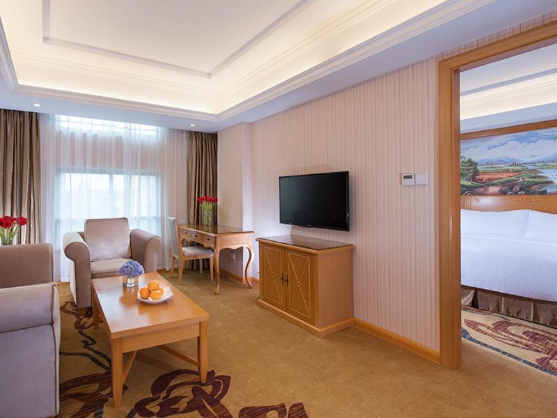 Шэньчжэнь: Vienna Hotel Shenzhen Dalang Clothing Base