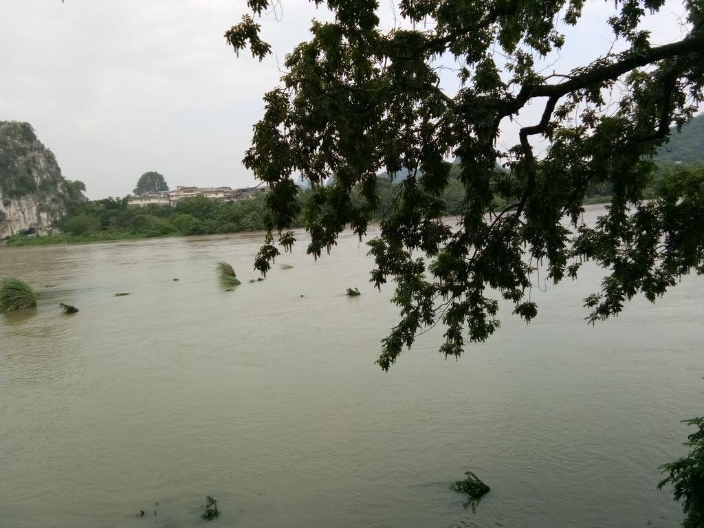 Гуйлинь: Guilin In The Water Side Country House
