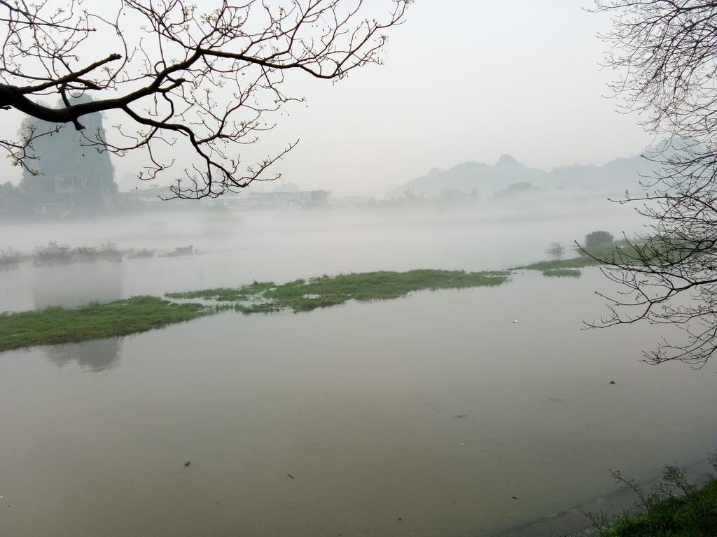 Гуйлинь: Guilin In The Water Side Country House