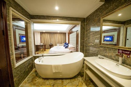 Юнчжоу: Yongzhou Xiaoxiang Binghu Hotel