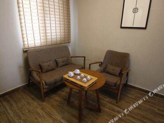 Уси: Jinhu Hotel