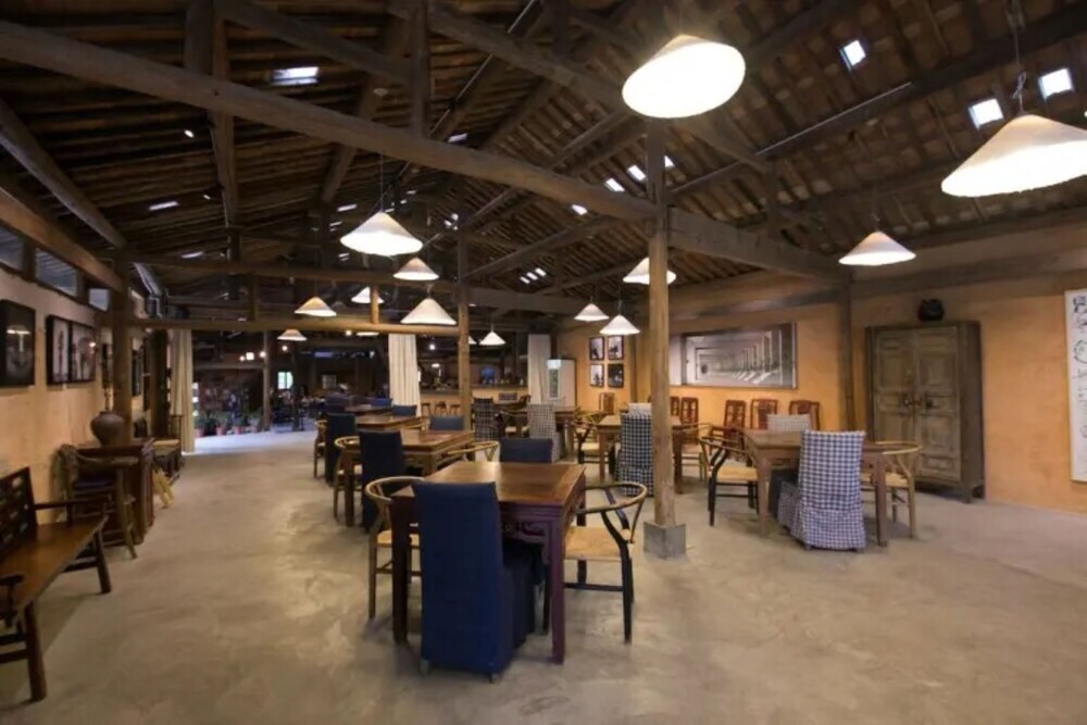 Хуаншань: Pig's Inn Bishan Oil Factory