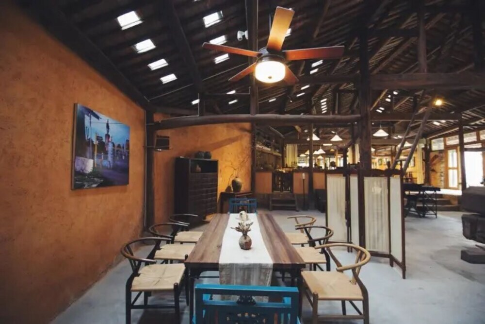 Хуаншань: Pig's Inn Bishan Oil Factory