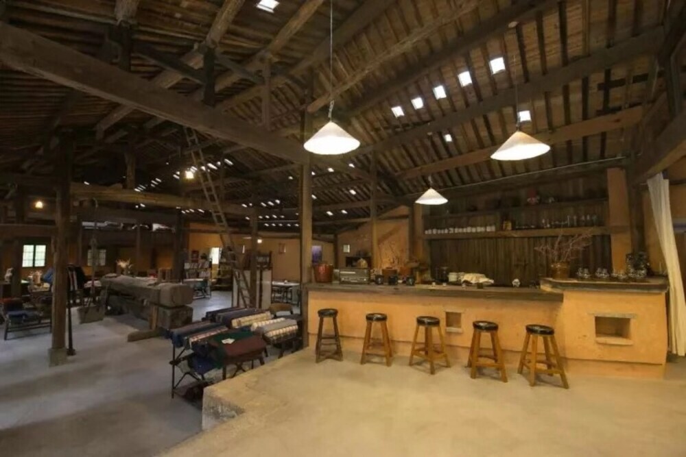 Хуаншань: Pig's Inn Bishan Oil Factory