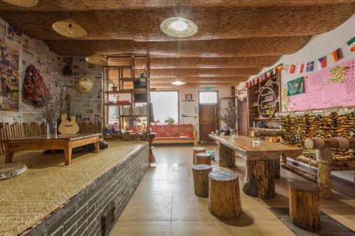 Бэйцзи: Not Named Youth Hostel