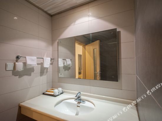 Яньчэн: Riyueming Hotel