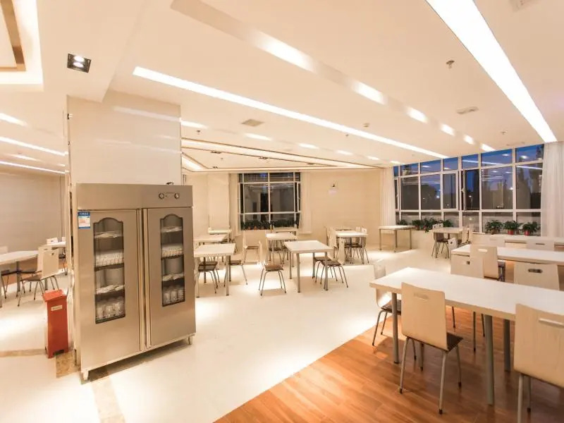 Чжанцзякоу: GreenTree Inn  Zhangjiakou High-speed Railway Station