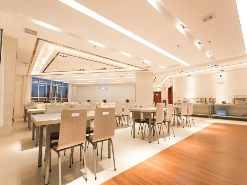 Чжанцзякоу: GreenTree Inn  Zhangjiakou High-speed Railway Station
