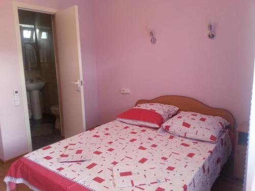 Пицунда: Guest House