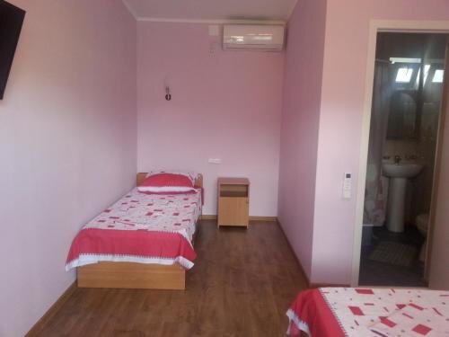 Пицунда: Guest House