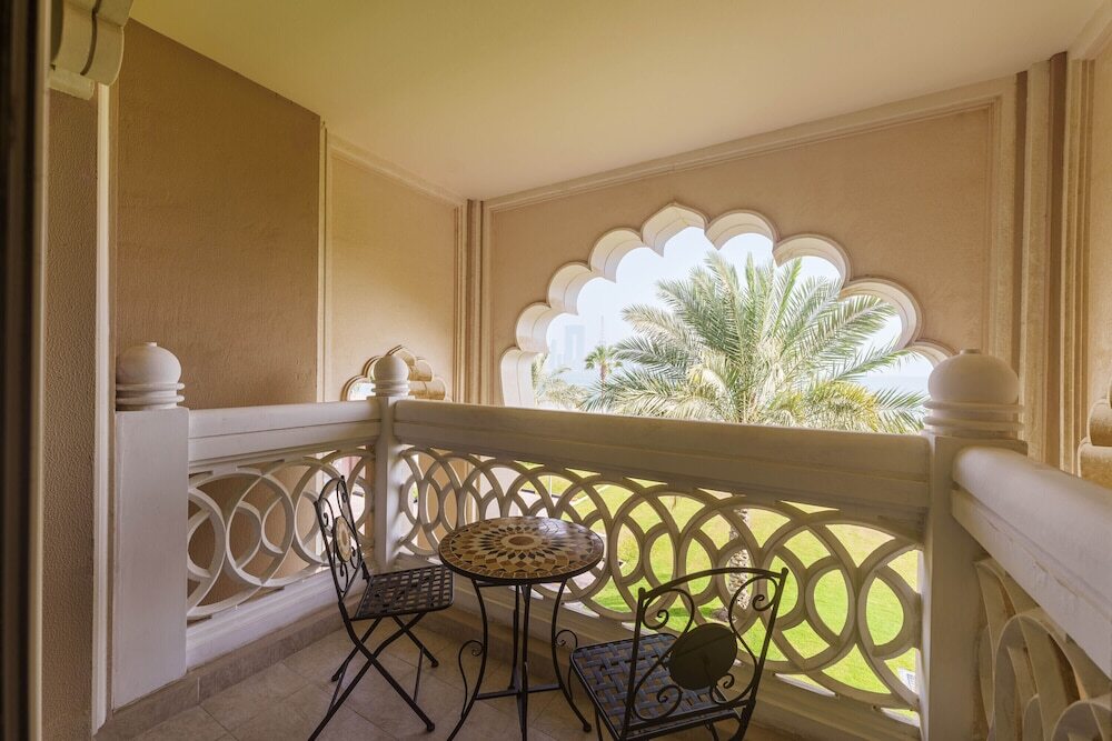 Дубай: Grandeur Residences by Maison Privee