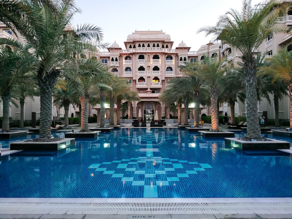 Дубай: Grandeur Residences by Maison Privee