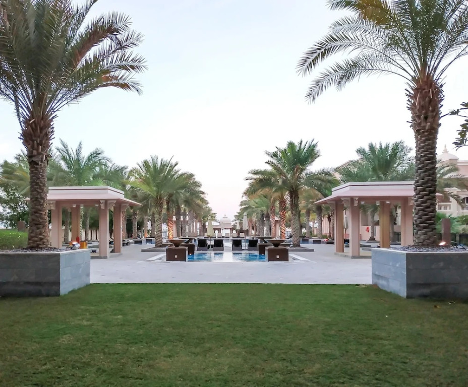 Дубай: Grandeur Residences by Maison Privee