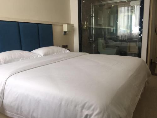 Бэйхай: Qinye Hotel