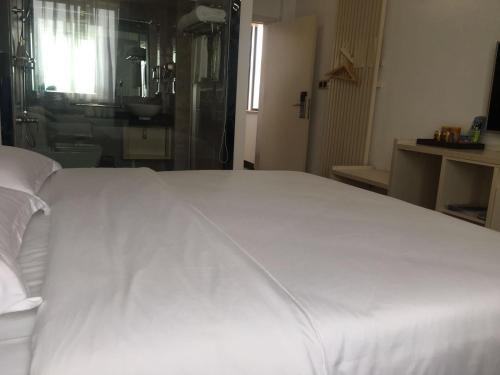 Бэйхай: Qinye Hotel