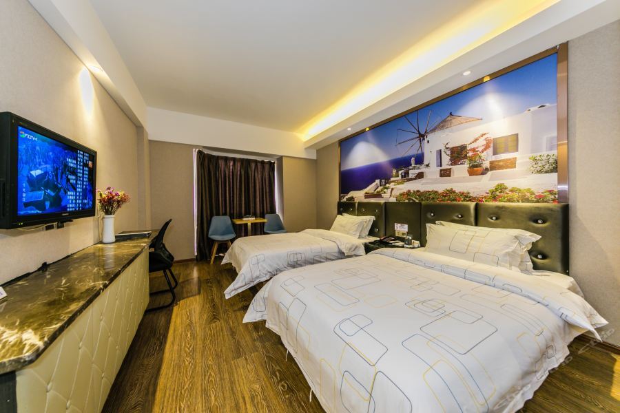 Фучжоу: Jinyue Express Hotel(Fuzhou Paiwei)