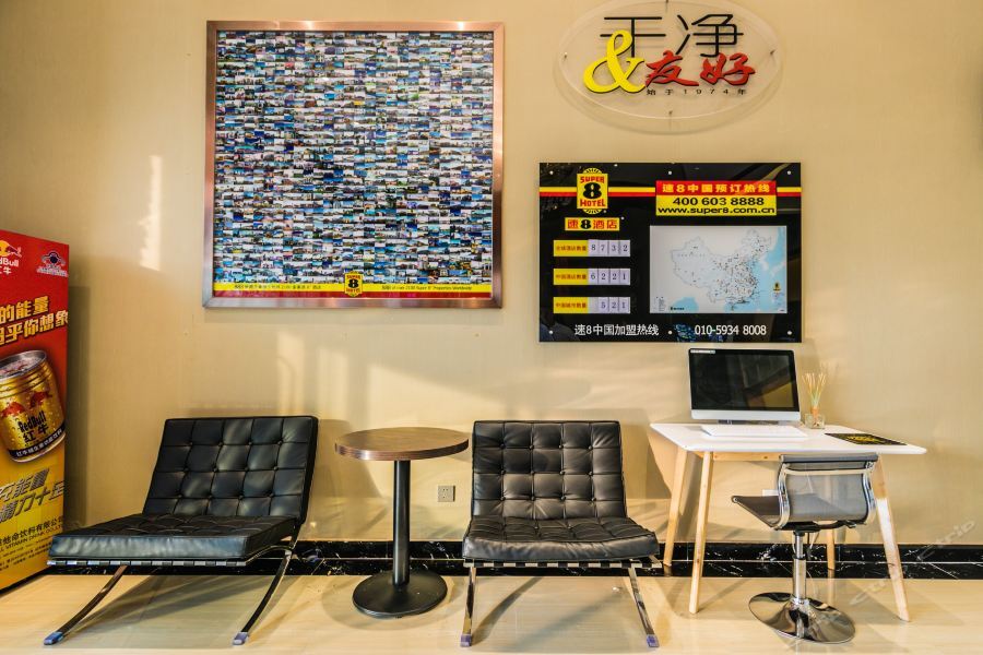 Фучжоу: Jinyue Express Hotel(Fuzhou Paiwei)