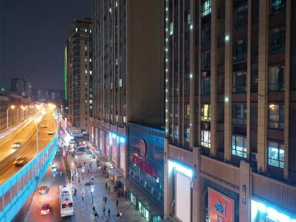 Ичан: 7 Days Premium Yichang Yiling