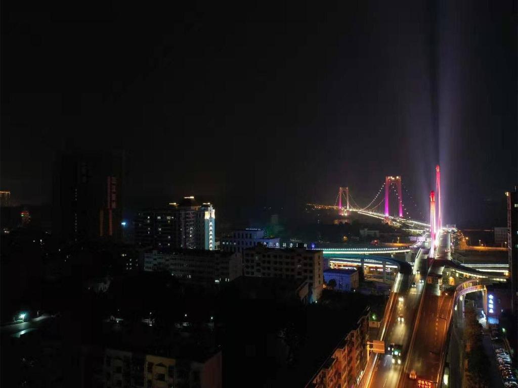Ичан: 7 Days Premium Yichang Yiling