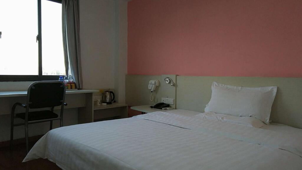 Яньчэн: 7 Days Inn Yancheng Binhai Renmin Zhong Road Rt Mart