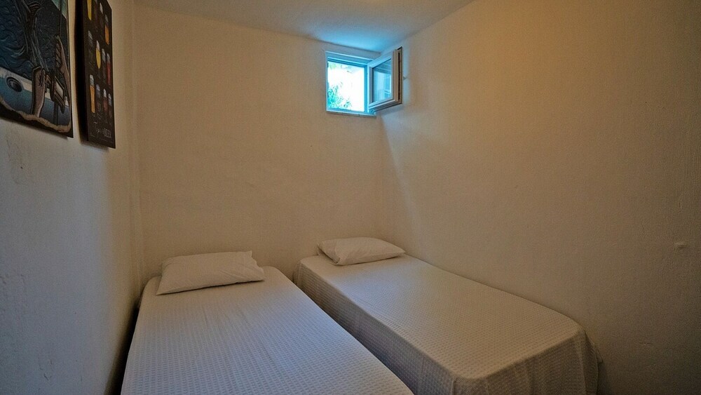Зейтинликой: Kahraman Apart