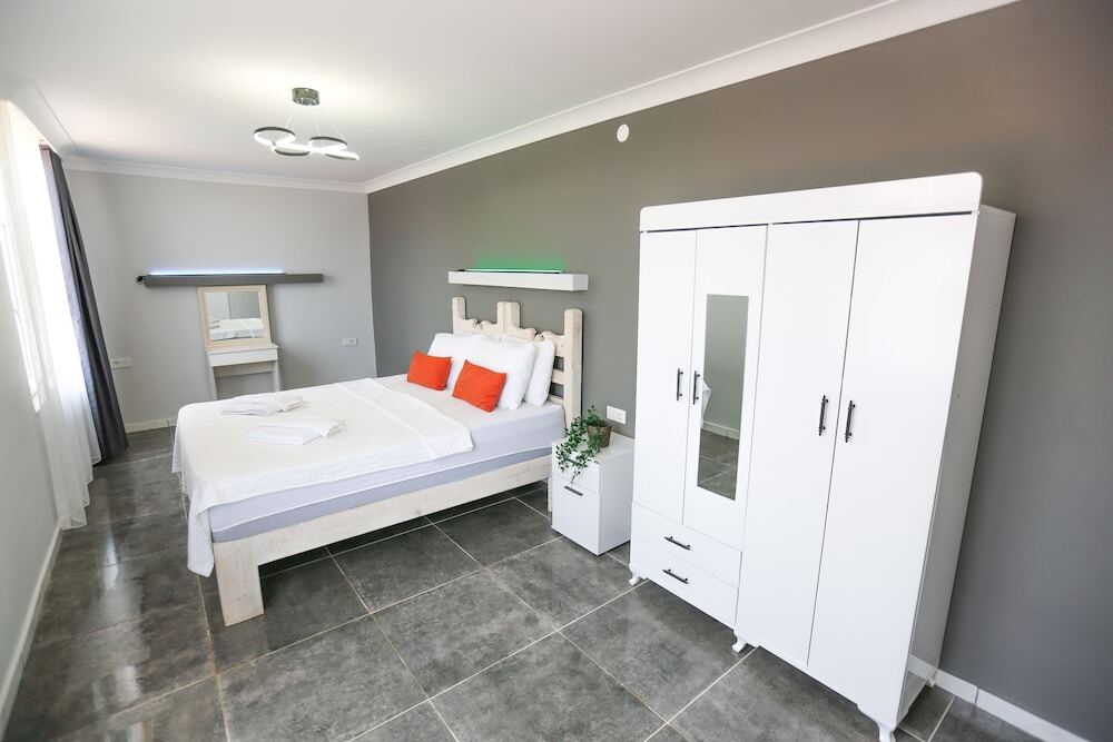 Каш: Just Dream Suites