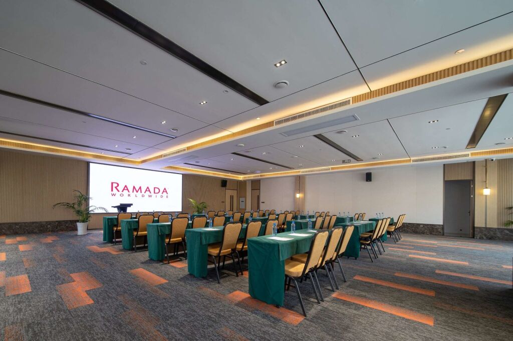 Гуйлинь: Ramada by Wyndham Guilin Yangshuo Resort