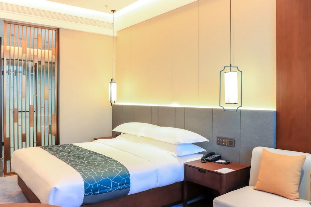 Цзиньчжун: Yun Ray Phoenix Hotel