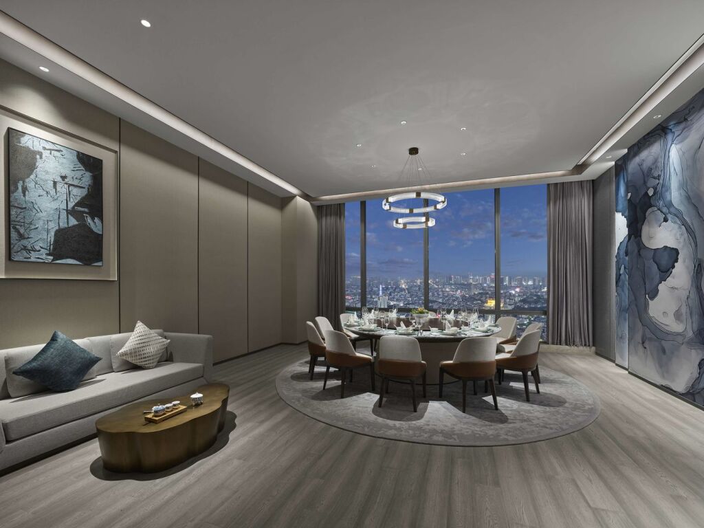 Шаоксинг: Hilton Zhuji